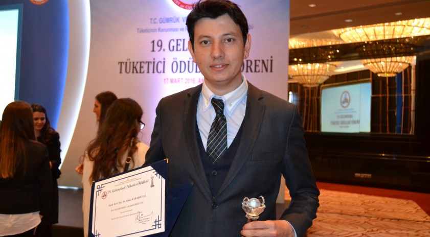 Yrd. Doç. Dr. Ahmet Karakocalı'ya "Bilimsel Çalışma" ödülü