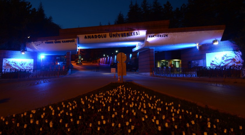 Otizme, Anadolu Üniversitesi’nden “Mavi Işık”lı destek