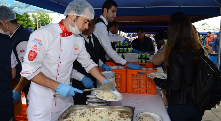 Eski mezunlar Geleneksel Pilav Günü’nde buluştu