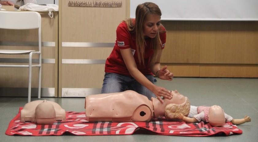 Anadolu Üniversitesi'nde ilk yardım eğitimleri başladı