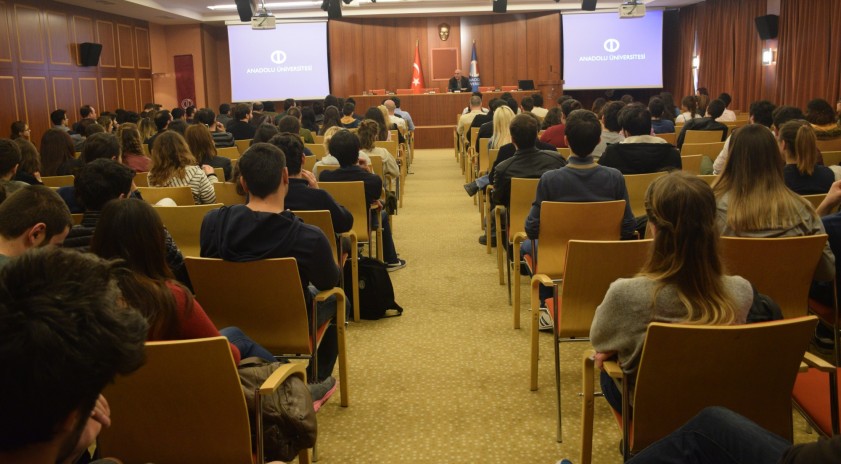 "Türk Dış Politikasında Denge Arayışları" konferansı gerçekleştirildi