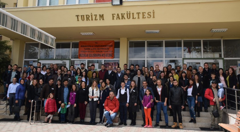 Turizm Fakültesi mezunlarıyla buluştu