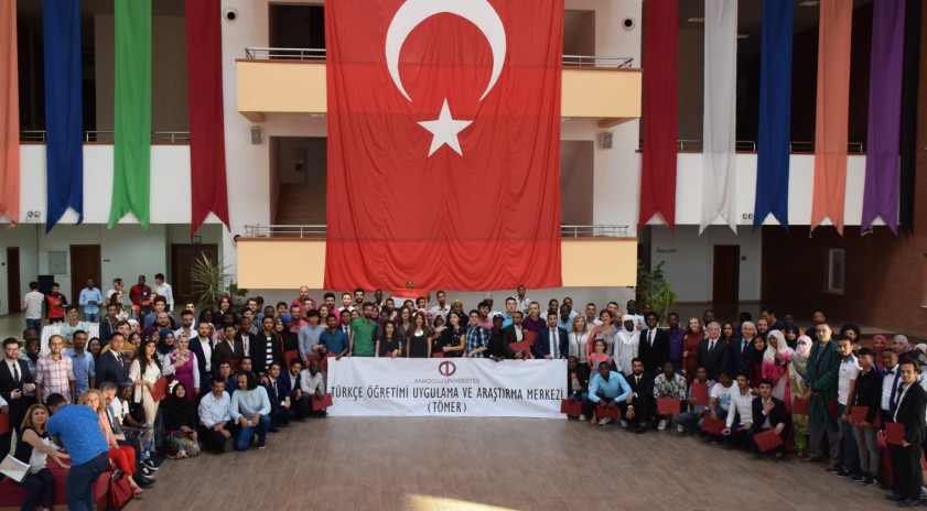 TÖMER Türkçe hazırlık kursları ilk mezunlarını verdi