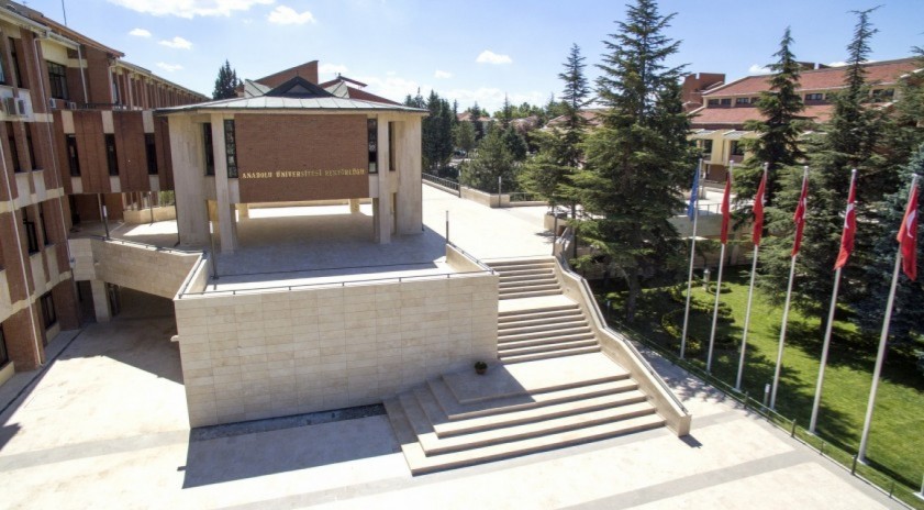 Başarılı öğrencilerin tercihi yine Anadolu Üniversitesi oldu