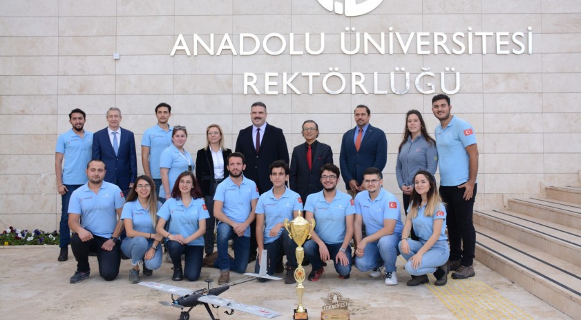 "Anatolia Aero Design" takımı Rektörümüz Prof. Dr. Çomaklı’yı ziyaret etti