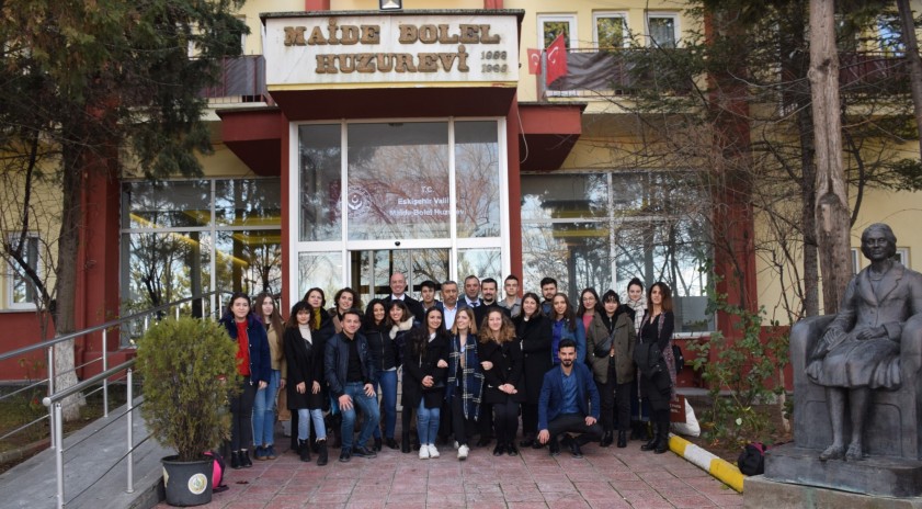 Yunus Emre Sağlık Hizmetleri Meslek Yüksekokulu huzurevi ziyaretinde bulundu