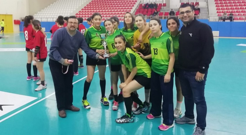 Üniversitemiz sporda kupalara şampiyonluklara doymuyor