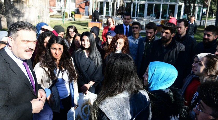 Rektörümüz Çomaklı Mardin Büyükşehir Belediyesi Gençlik Merkezi öğrencileri ile buluştu