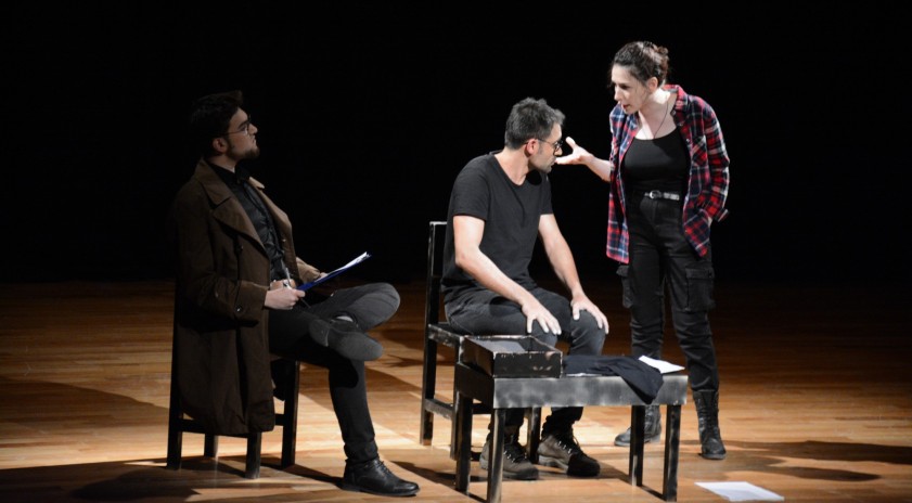 Yastık Adam pr&ouml;miyer yaptı