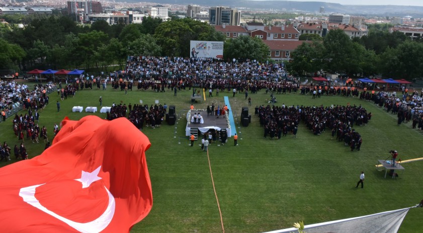 Eğitim Fakültesi’nde mezuniyet heyecanı