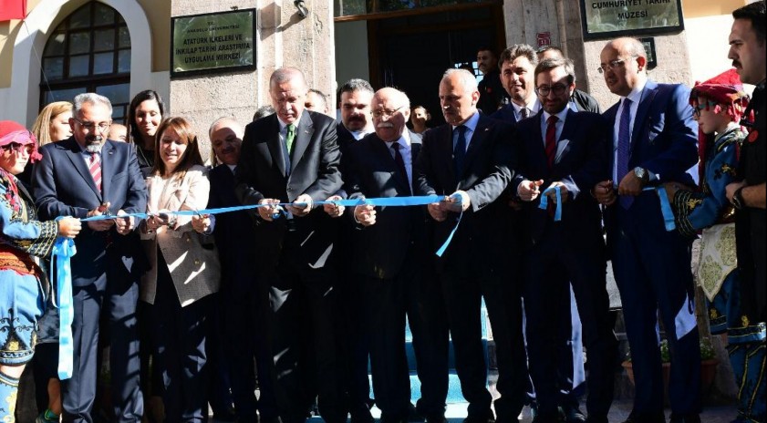 Cumhurbaşkanımız Recep Tayyip Erdoğan  Anadolu Üniversitesi Cumhuriyet Tarihi Müzesini düzenlenen törenle açtı 