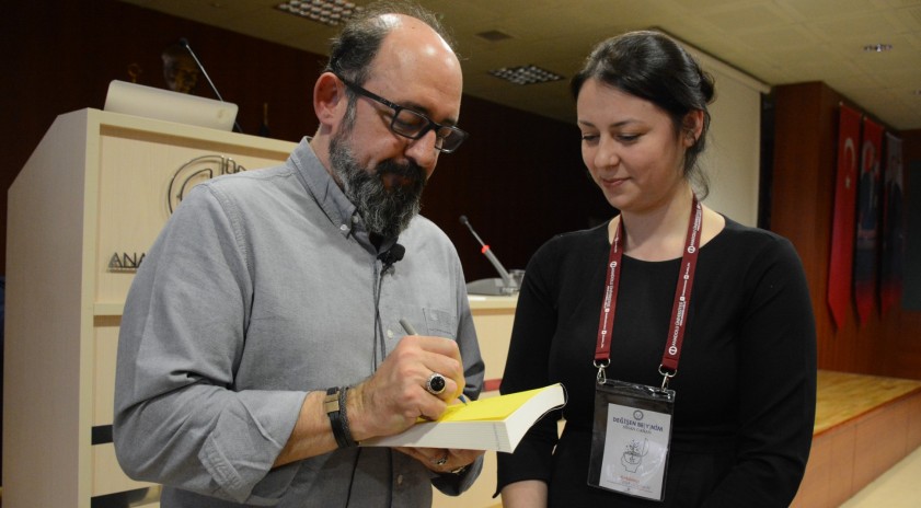 Prof. Dr. Sinan Canan “Değişen Be(y)nim” semineri ile Anadolu Üniversitesi’ndeydi