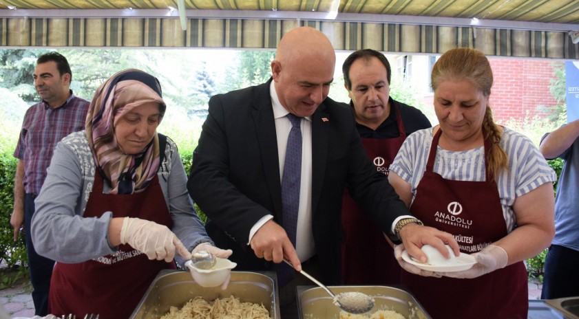 Turizm Fakültesinde “Geleneksel Mezuniyet Pilav Günü”