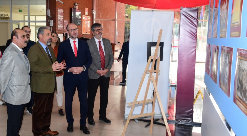 “Cumhuriyet ve Çağdaşlaşma” fotoğraf sergisi Öğrenci Merkezi’nde açıldı