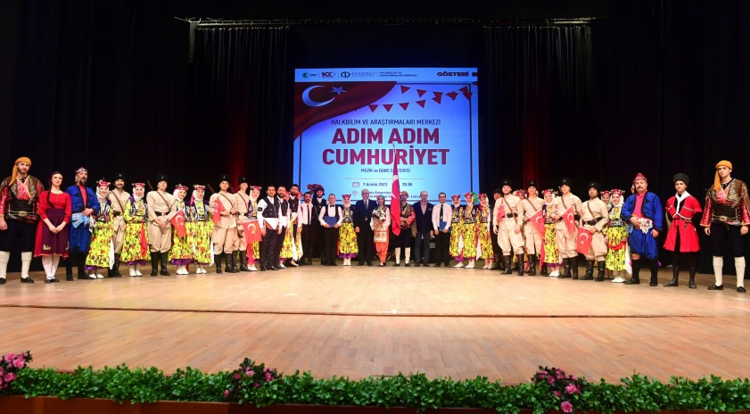 Halkbilimden “Adım Adım Cumhuriyet” gösterisi