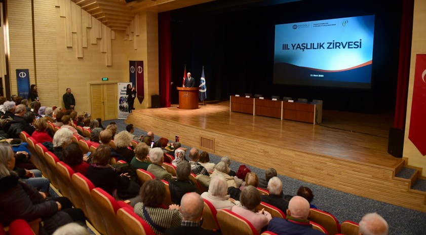 Tazelenme Üniversitesi III. Yaşlılık Zirvesi’nde bir araya geldi