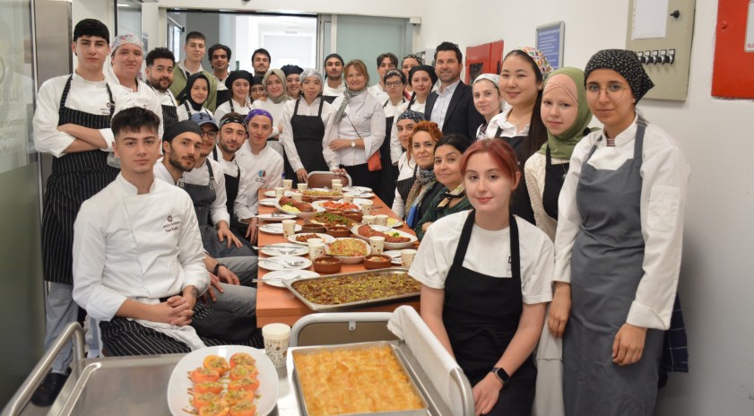 “TÖMER Öğrencileri ile Mutfak Uygulamaları” EMYO’da gerçekleştirildi