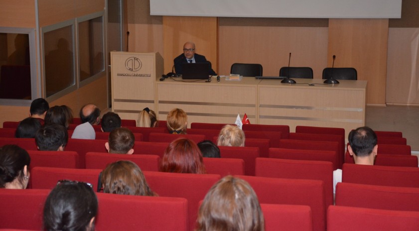 Edebiyat Fakültesinde “Eski Yunan Mythoslarında Tekrarlamalar ve Kolektif Bilinçdışı” semineri gerçekleştirildi