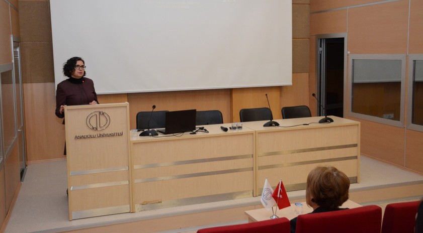 Edebiyat Fakültesinde yapay zekâ, çeviri ve çevirmenlik konuşuldu