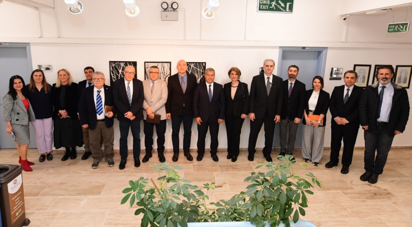 Rektör Adıgüzel, Edebiyat Fakültesi’ni ziyaret etti