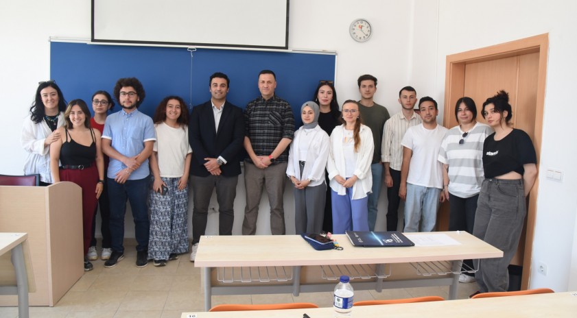 “Türkiye-AB İlişkileriyle İlgili Haberlerin Üretimi: Euronews Örneği” semineri İBF’de gerçekleştirildi