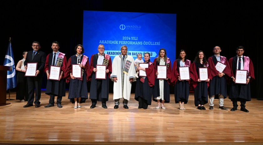 Anadolu Üniversitesinde Akademik Performans Ödülleri sahiplerini buldu
