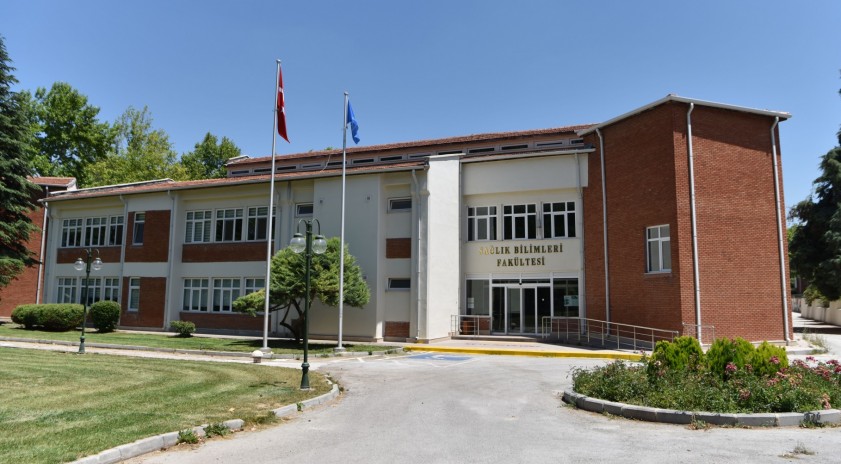 Sağlık Bilimleri Fakültesi alanında uzman personelleri başarıyla yetiştiriyor