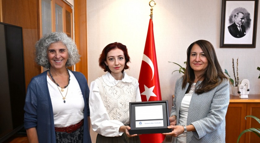Anadolu Üniversitesi öğrencisi Esranur Kılavuz, Endonezya’daki Uluslararası Kültürel Programda Türkiye’yi temsil etti