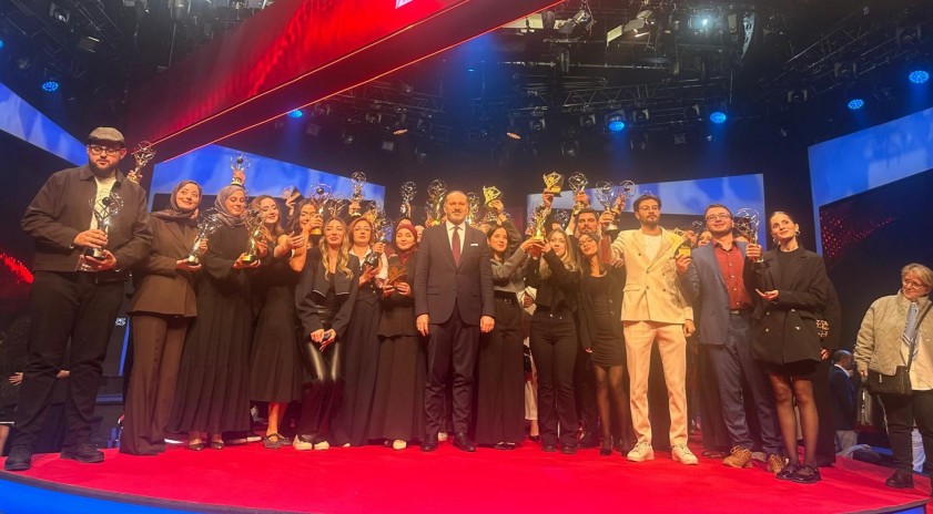 Anadolu Üniversitesi öğrencileri TRT Geleceğin İletişimcileri Yarışması’ndan ödüllerle döndü