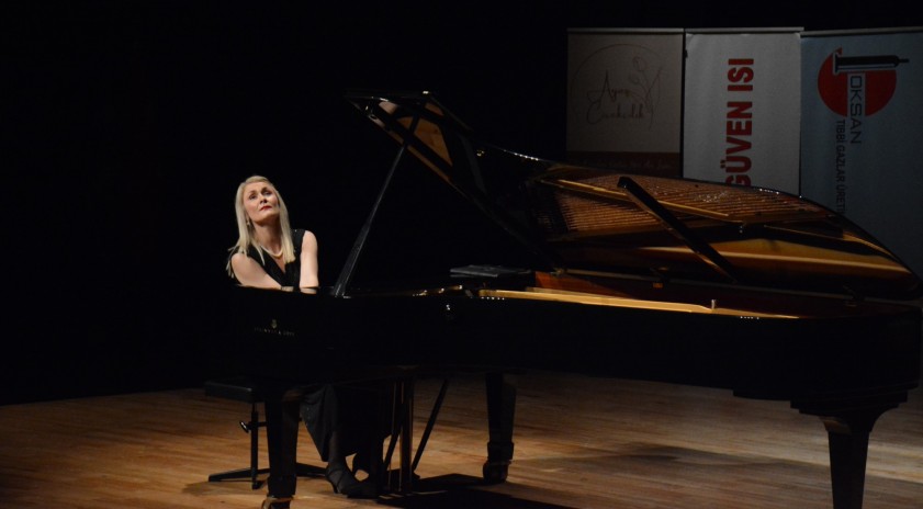 &ldquo;5. Uluslararası Piyano G&uuml;nleri&rdquo; kapsamındaki piyano resitalinde Senka Simonovi&ccedil; sahne aldı