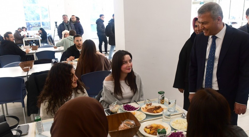 Anadolu Üniversitesi, yemek bursu ile 2600 öğrencisinin yanında