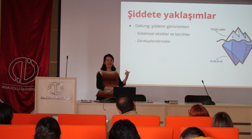 Edebiyat Fakültesinde “Toplumsal Cinsiyete Dayalı Şiddet” semineri düzenlendi