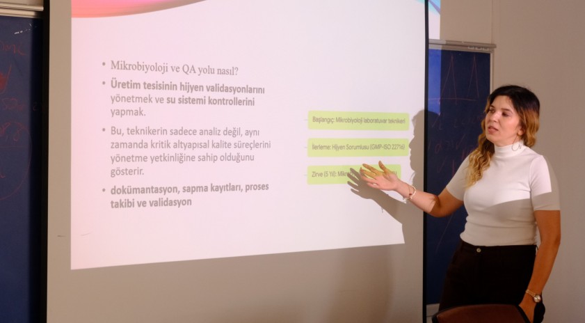 Yunus Emre MYO ‘İlaç ve Kozmetik Sektöründe Kariyer’ semineri düzenlendi 