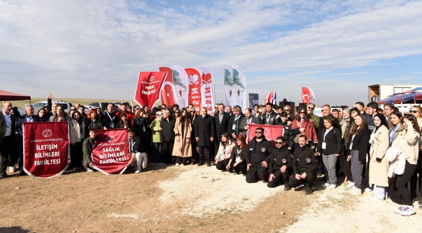 Anadolu Üniversitesi “Her Öğrenci Bir Fidan” projesini hayata geçirdi: 6 bin fidan doğayla buluştu