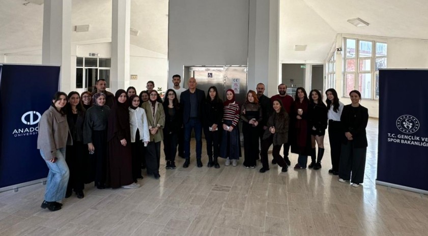 Gen&ccedil;ler &ldquo;Afet Zamanlarında Dijital G&ouml;n&uuml;ll&uuml;l&uuml;k&rdquo; i&ccedil;in bir araya geldi