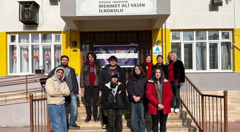 Anadolu &Uuml;niversitesi &ouml;ğrencileri &ldquo;G&ouml;n&uuml;ll&uuml;y&uuml;z Biz&rdquo; dedi