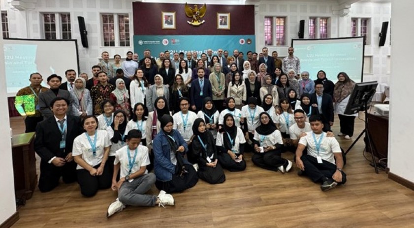 Anadolu &Uuml;niversitesi, Endonezya&rsquo;da T&uuml;rk &Uuml;niversiteleri Eğitim Fuarı&rsquo;nda temsil edildi