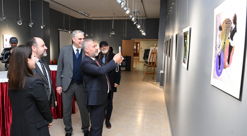Rekt&ouml;r Adıg&uuml;zel &ldquo;Karadelik&rdquo; sergisini ziyaret etti