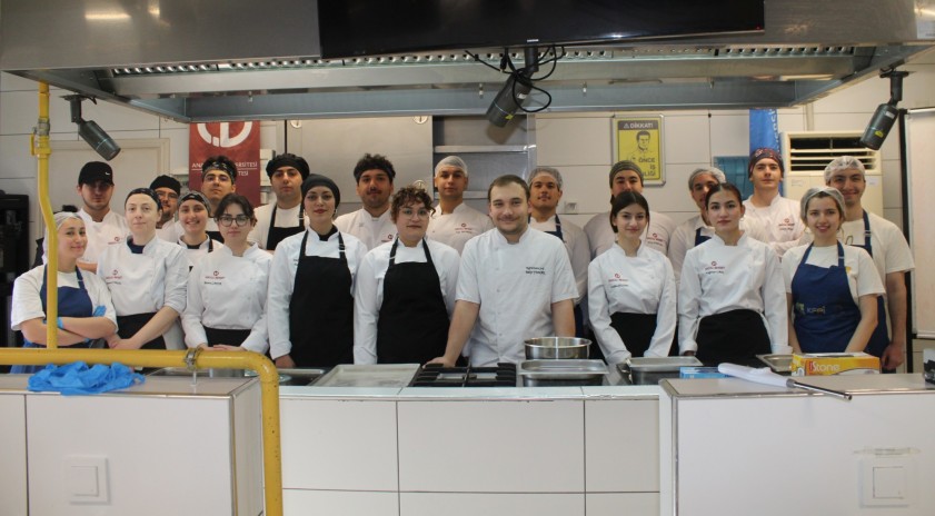 Gastronomi &ouml;ğrencileri ekmek at&ouml;lyesinde buluştu