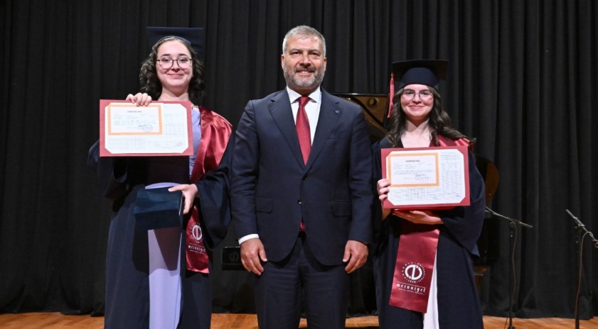 Anadolu &Uuml;niversitesi Devlet Konservatuvarında mezuniyet heyecanı yaşandı